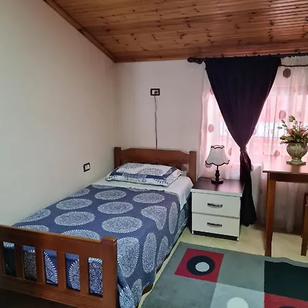 Bar Kafe Pjetri * Patza-Kuqani