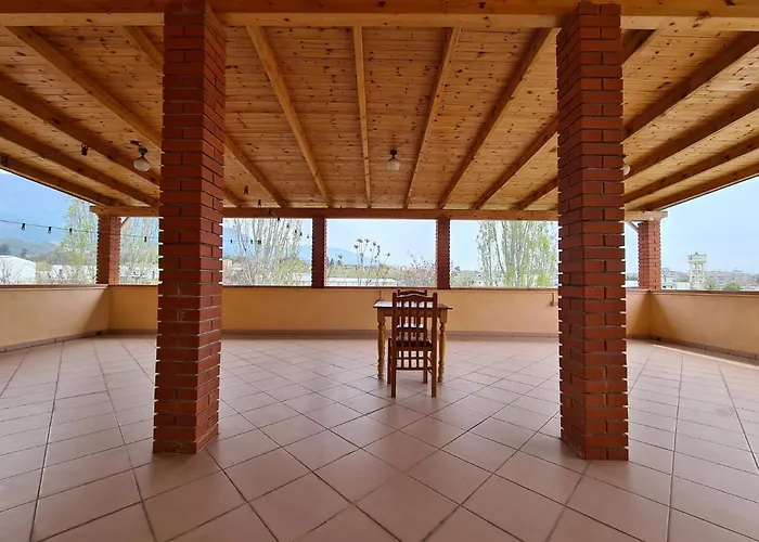 民宿 Bar Kafe Pjetri