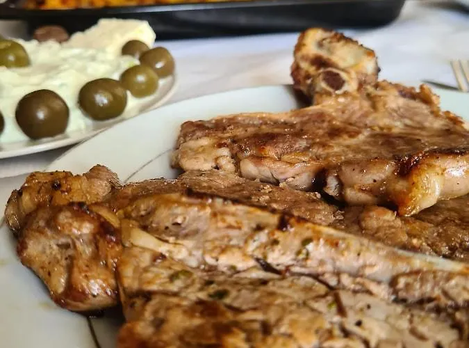 Bar Kafe Pjetri 民宿 *