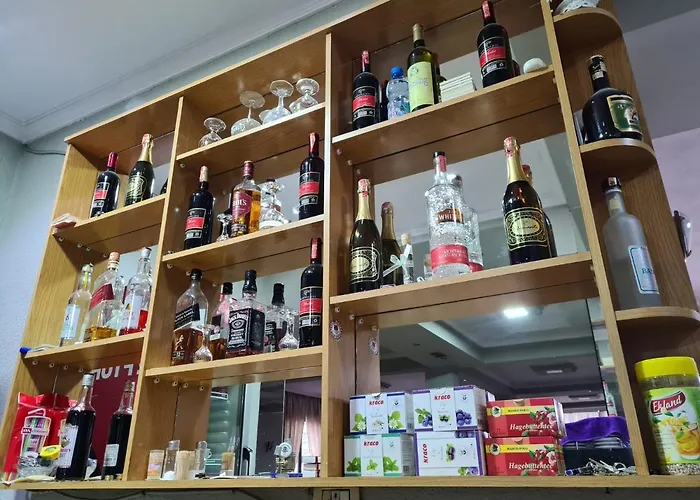 Bar Kafe Pjetri * Patza-Kuqani