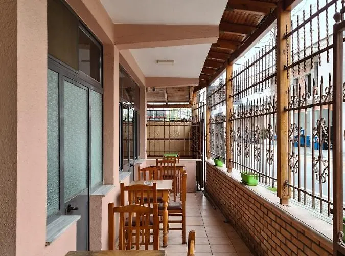 民宿 Bar Kafe Pjetri