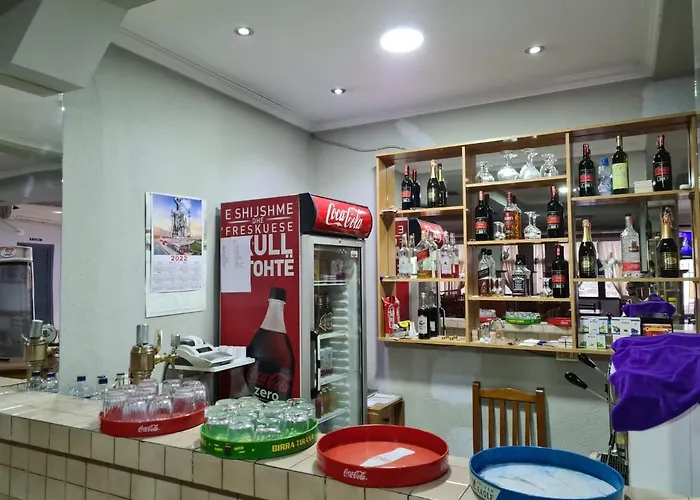 民宿 Bar Kafe Pjetri