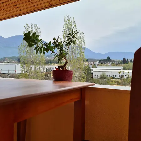 Проживание в семье Bar Kafe Pjetri