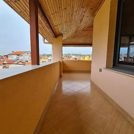 Bar Kafe Pjetri Homestay Paskuqan