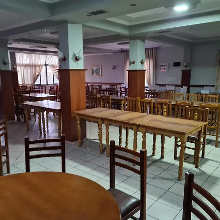 Homestay Bar Kafe Pjetri *