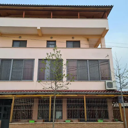 Bar Kafe Pjetri Privatunterkunft