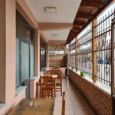 Проживание в семье Bar Kafe Pjetri