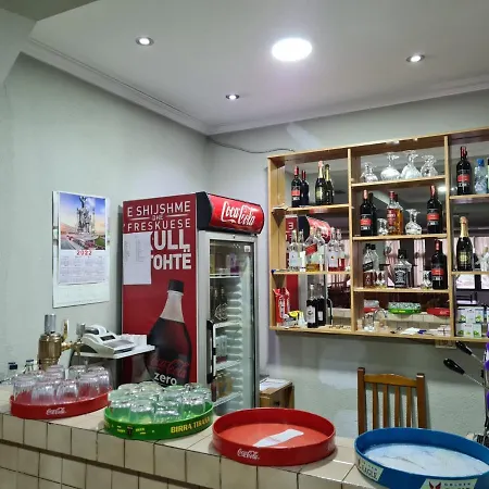 Проживание в семье Bar Kafe Pjetri