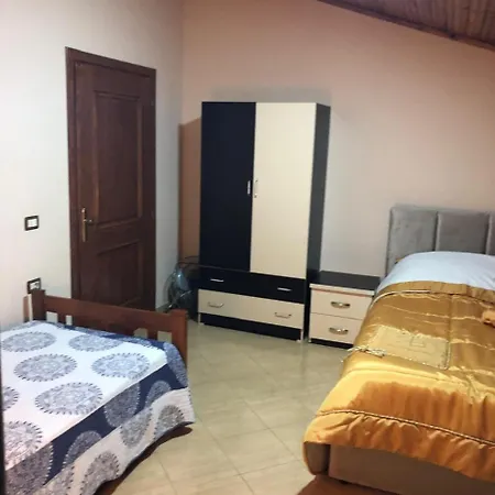 Homestay Bar Kafe Pjetri *