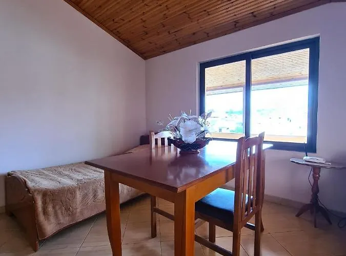 Bar Kafe Pjetri Privatunterkunft *