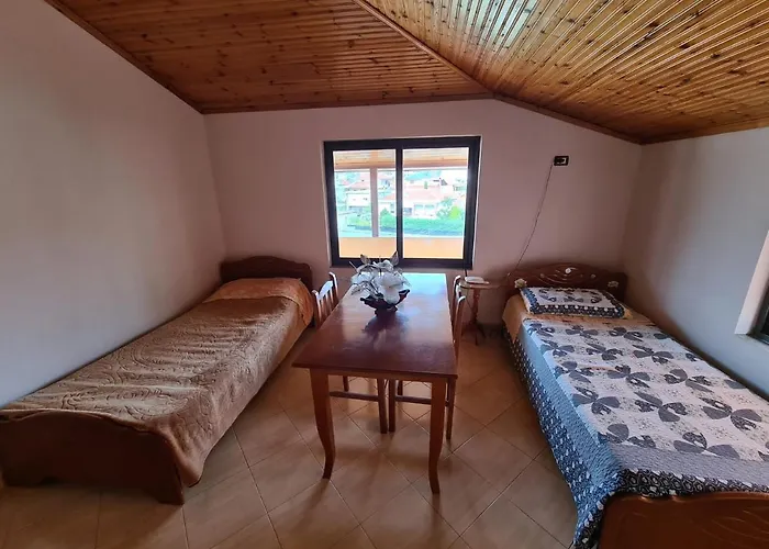 Bar Kafe Pjetri Ubytování v soukromí
